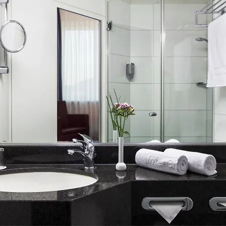 Отель Intercityhotel 3*