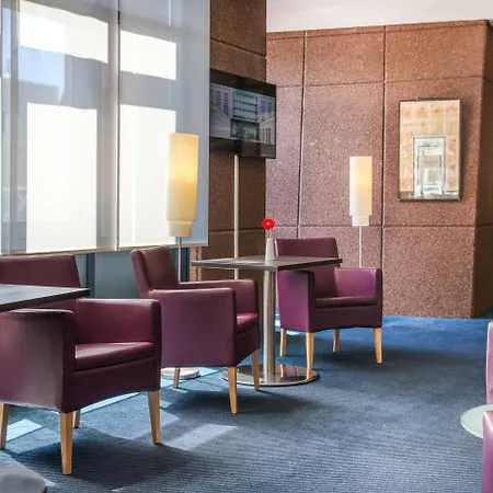 Center By Leonardo Szálloda