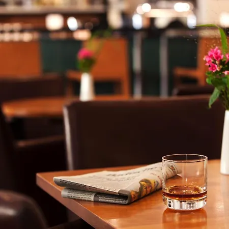 Center By Leonardo Szálloda