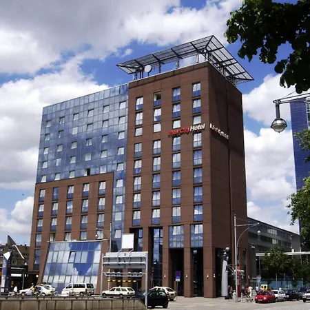 Center By Leonardo Szálloda