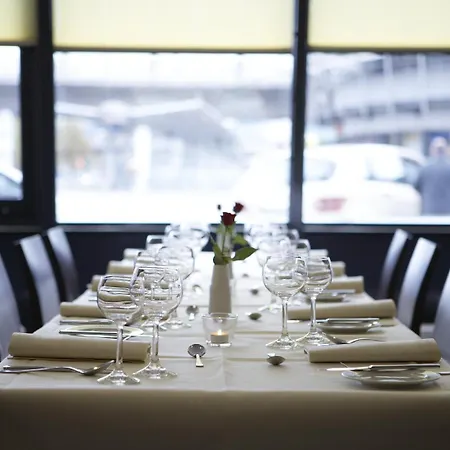 Center By Leonardo Szálloda