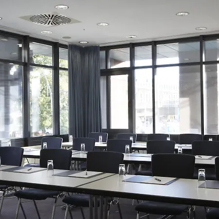 Center By Leonardo Szálloda 3*