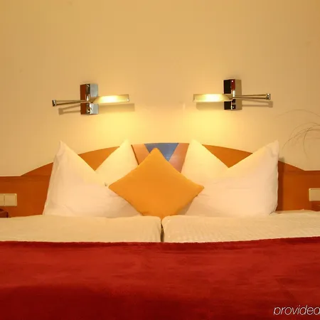 Intercityhotel 3*