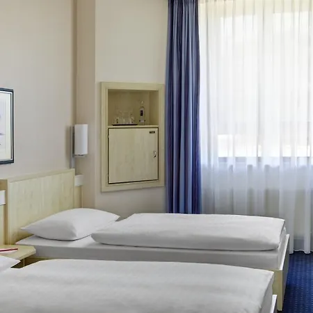 Center By Leonardo Szálloda